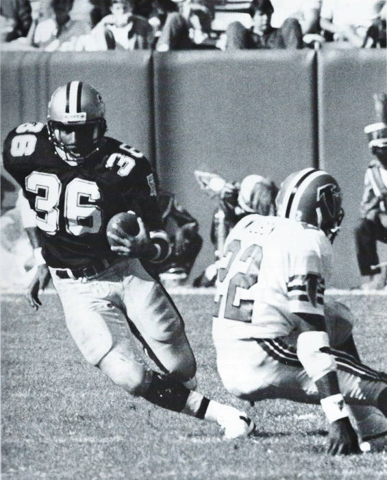 Reuben Mayes carries against the Falcons in 1987