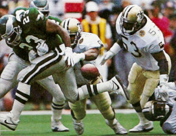 Vaughan Johnson and Sam Mills stop the Eagles | 1991