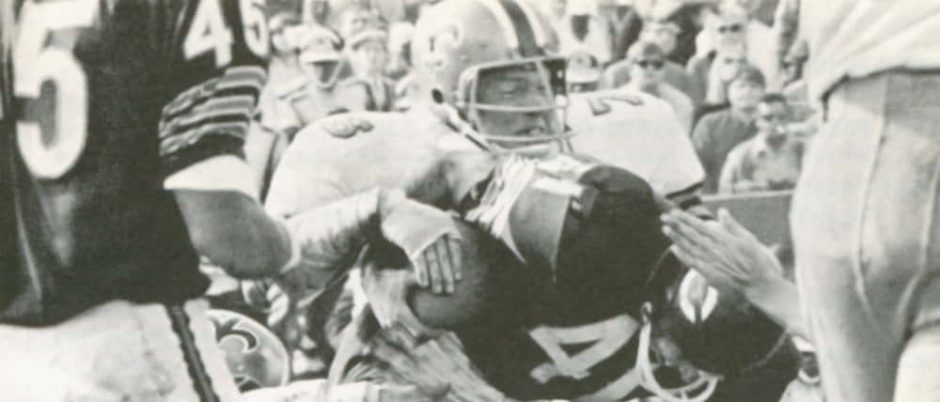 Dave Rowe tackles Brian Piccolo | Saints – Bears in 1968